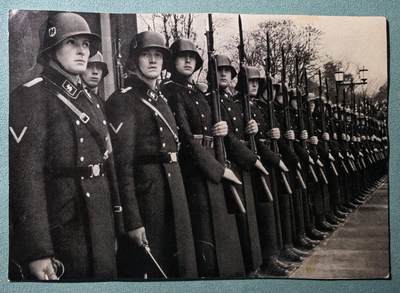 号角文化祝福各位藏友春节大吉马年入好藏 盛世勋华——号角文化勋章邮票专场拍卖第306期    - 德国（1939）党卫队小胡子卫队慕尼黑接受检阅宣传照片 