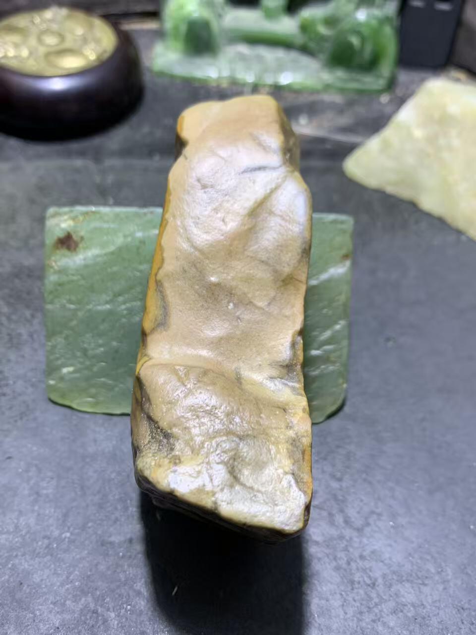 精美罕见新疆多彩泥石原石把件（镇纸，摆件） 一块，