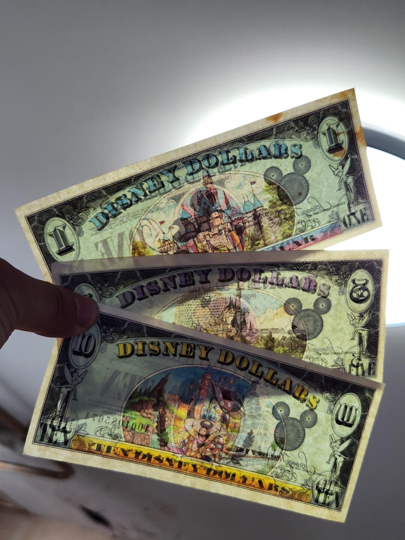 2月24号晚上8点 外国纸币自动截拍第30场 迪士尼1994年1-5-10元 极美品一套