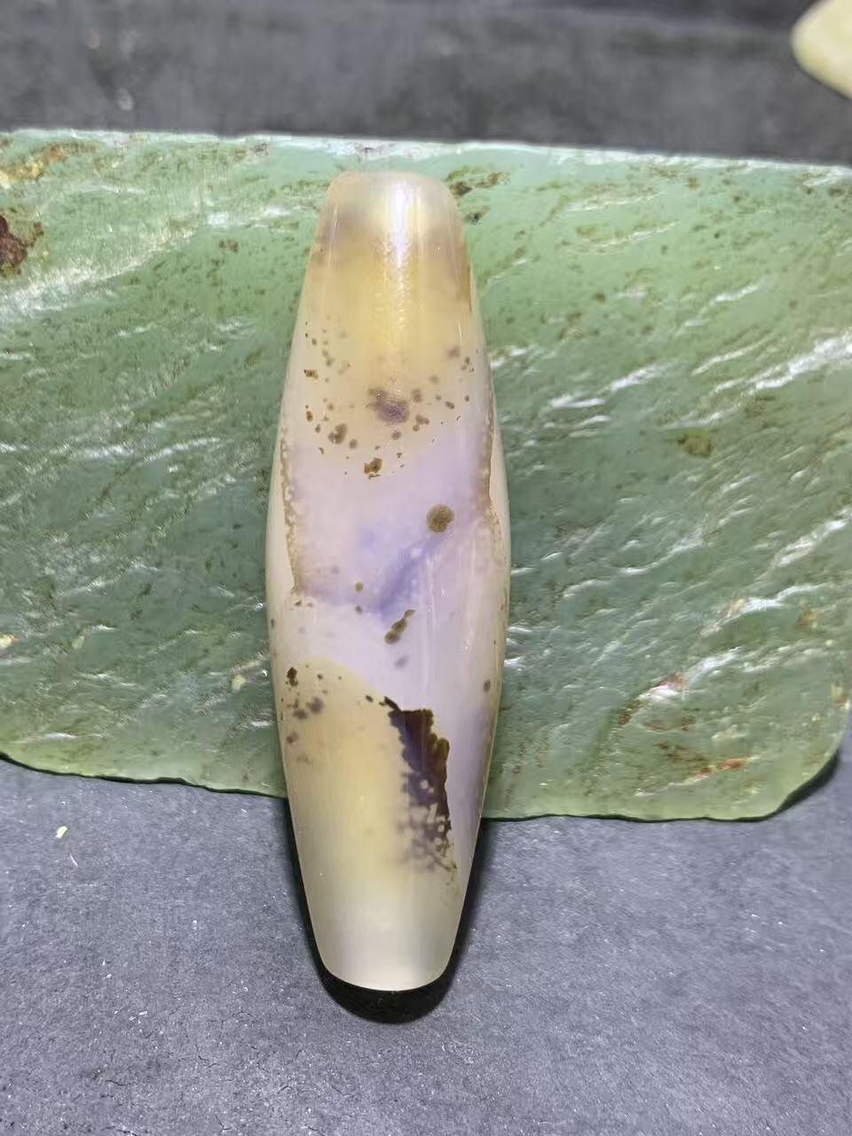 精美高玉化千层纹天眼图案海洋玉髓手工雕刻佛字桶珠一个！