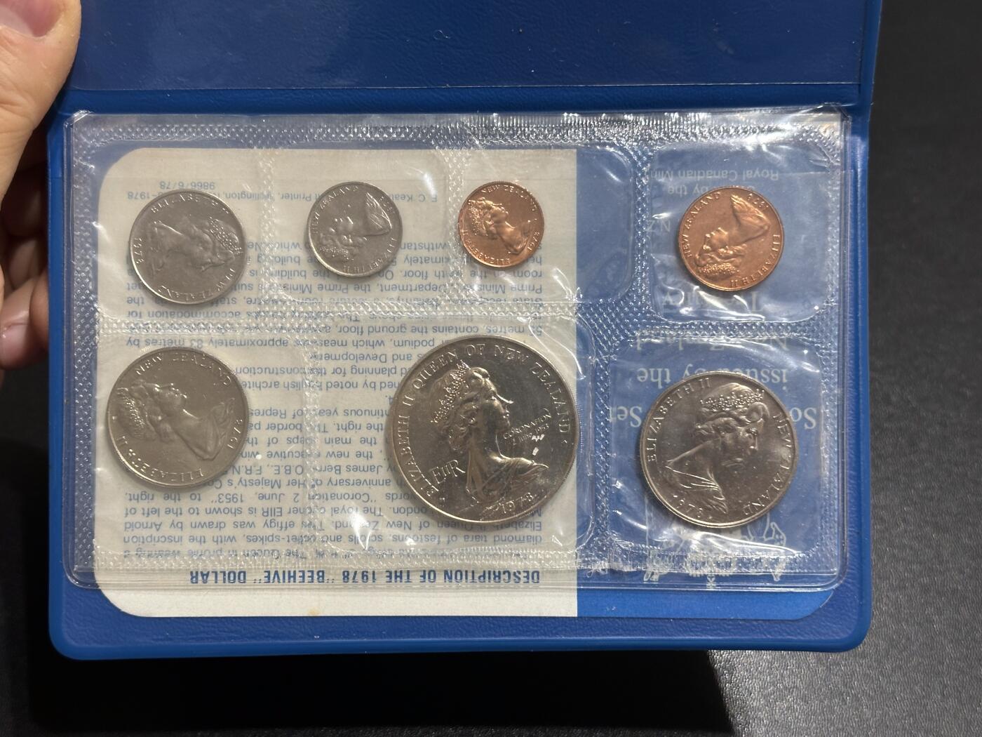 《外钞收藏家》第六百一十二期（ 精选场）（长期征集拍品、欢迎藏友们联系合作） 1978年新西兰套币7枚一起 含1元大镍币 原册