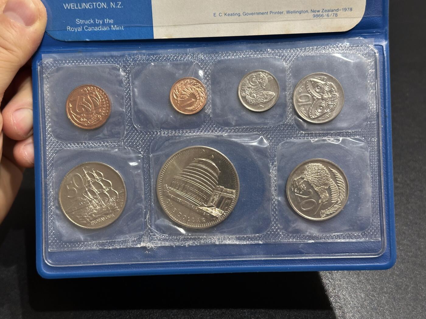 《外钞收藏家》第六百一十二期（ 精选场）（长期征集拍品、欢迎藏友们联系合作） 1978年新西兰套币7枚一起 含1元大镍币 原册