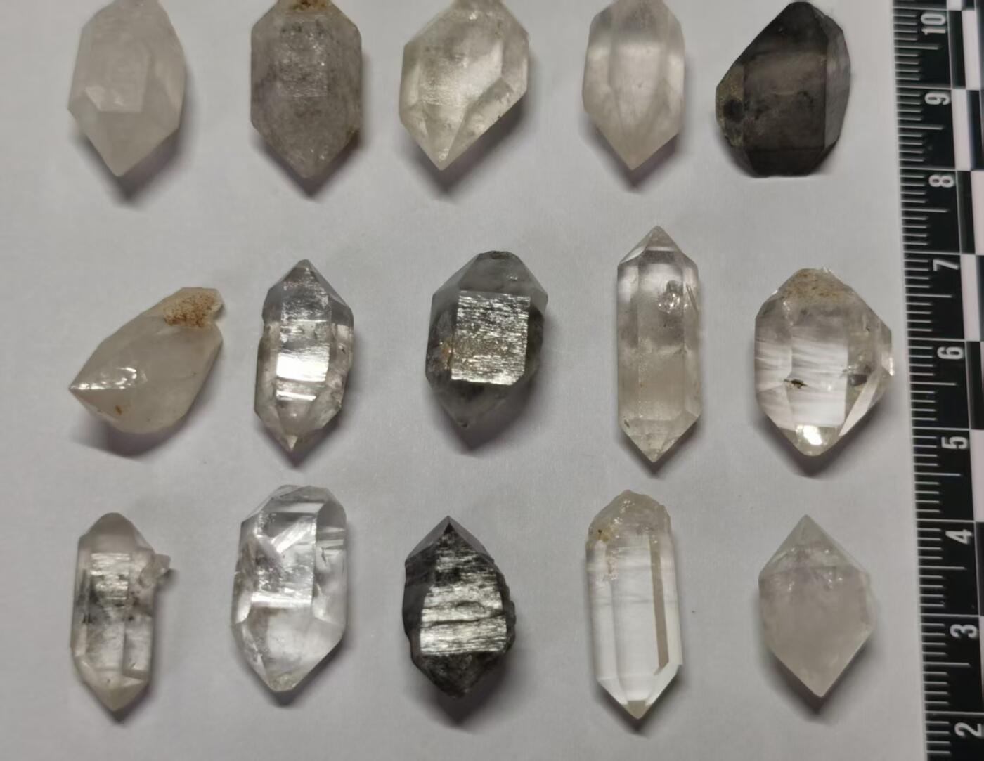 七河·世界世界币章杂件矿标化石小拍（总第38期） 藏家出品 X754（6） 云贵闪灵水晶原石 一组20件 60g左右 本件拍品由合作藏家邮寄