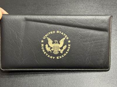 《外钞收藏家》第六百一十二期（ 精选场）（长期征集拍品、欢迎藏友们联系合作） - 1963年美国2美元 红库印 AA冠 无47靓号 带册子 不太好取出来 基本上全新