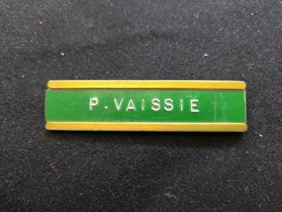 云宸嘉赏-勋臻佳藏新年快速场次（快拍 低佣 一元一手）（新年期间快递正常发） - 匈牙利人民共和国人民军姓名牌  姓名牌上的 “P. VAISSIE” 为法语拼写风格，推测属于匈牙利人民军中的少数族裔官兵（如法国裔）或驻匈军事联络官，符合华约军队跨国人员的身份标识惯例