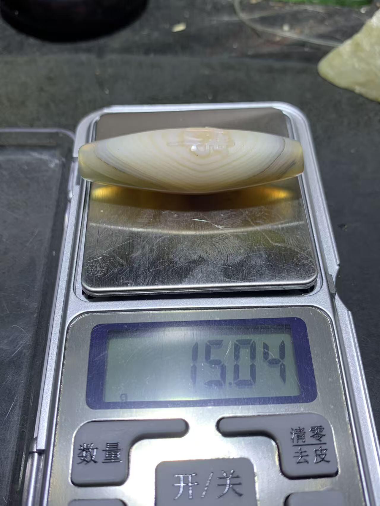 精美高玉化千层纹天眼图案海洋玉髓手工雕刻佛字桶珠一个！