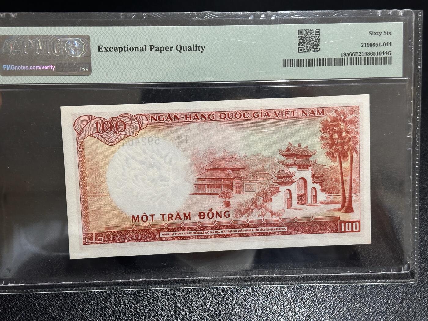 《外钞收藏家》第六百一十二期（ 精选场）（长期征集拍品、欢迎藏友们联系合作） 1966年南越100盾 PMG66 初版19a 龙头水印