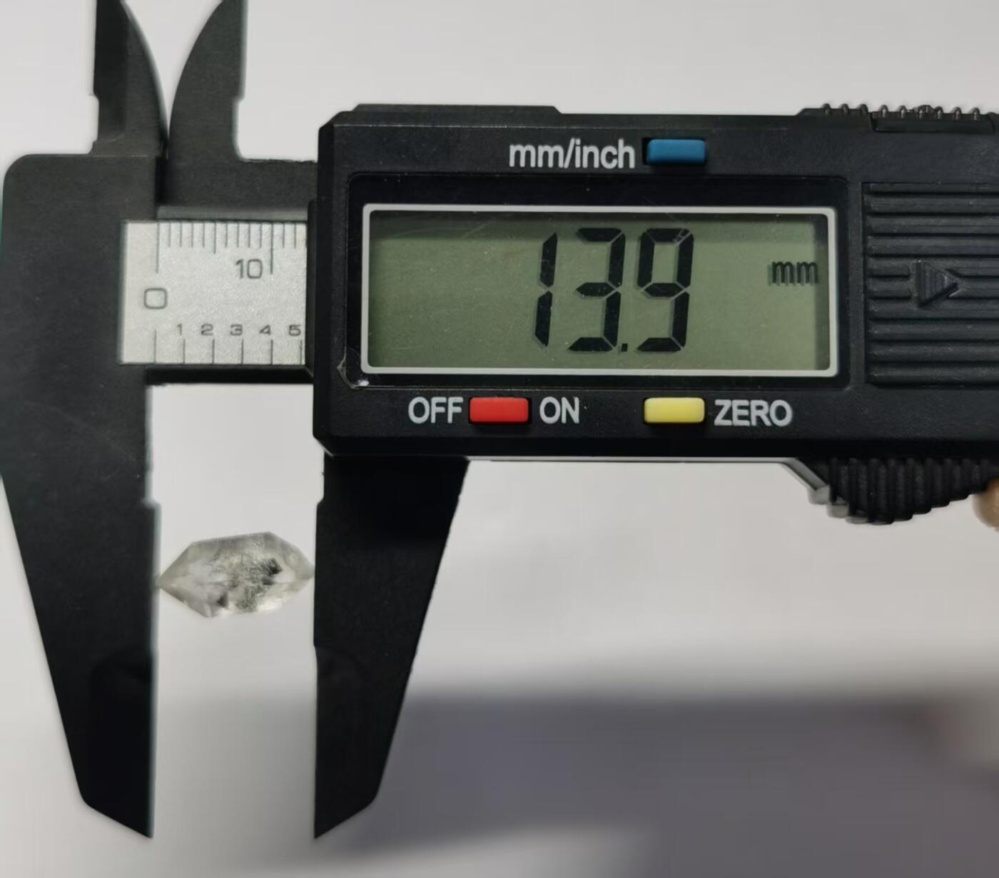 七河·世界世界币章杂件矿标化石小拍（总第38期） 藏家出品 X736 云贵闪灵水晶原石 盒子矿 本件拍品由合作藏家邮寄