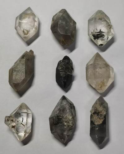 七河·世界世界币章杂件矿标化石小拍（总第38期） - 藏家出品X757（9）多品种云贵闪灵水晶原石一组9件 总重量共约80多克 本件拍品由合作藏家邮寄