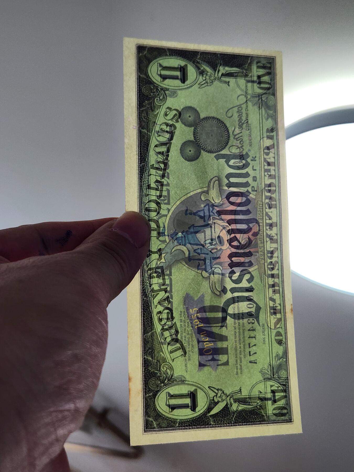 2月24号晚上8点 外国纸币自动截拍第30场 迪士尼2001年1-5-10元 近新全套