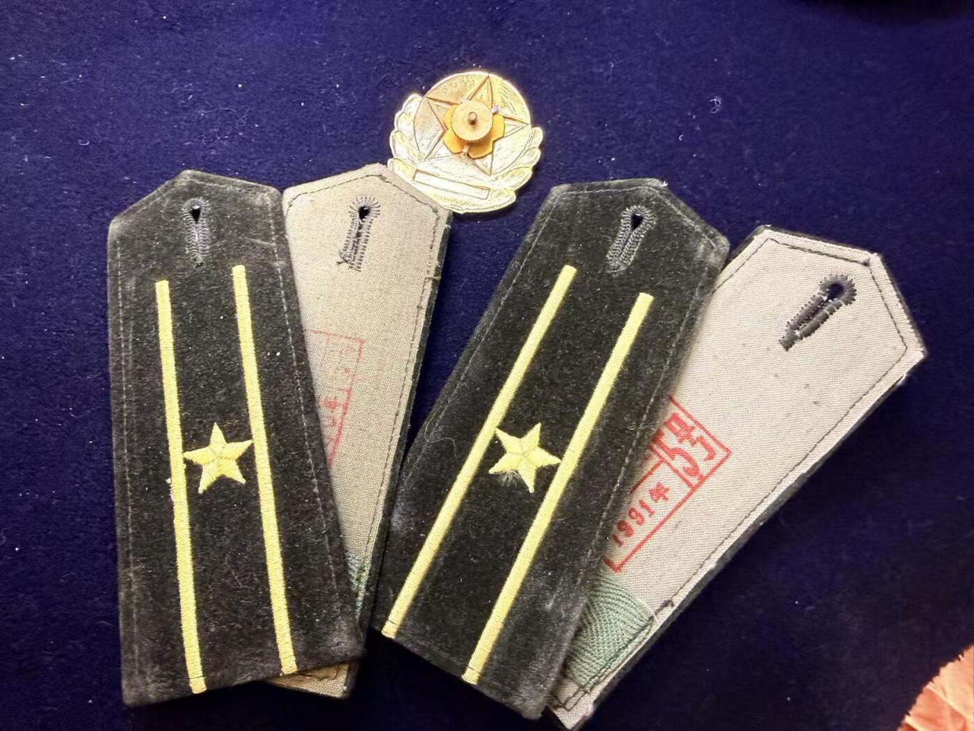 云宸嘉赏-勋臻佳藏新年快速场次（快拍 低佣 一元一手）（新年期间快递正常发） su-M87式少校肩章两对+帽徽