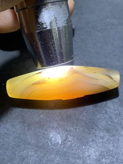 精美高玉化千层纹天眼图案海洋玉髓手工雕刻佛字桶珠一个！ 精美高玉化千层纹天眼图案海洋玉髓手工雕刻佛字桶珠一个！