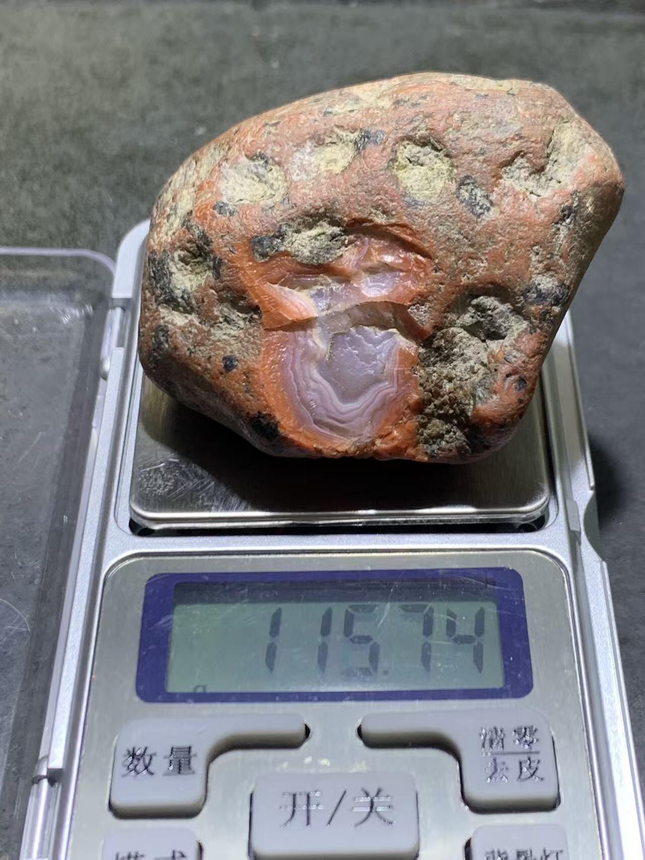 精美川料冰飘红皮开窗料荔枝冻心南红玛瑙原石一颗，