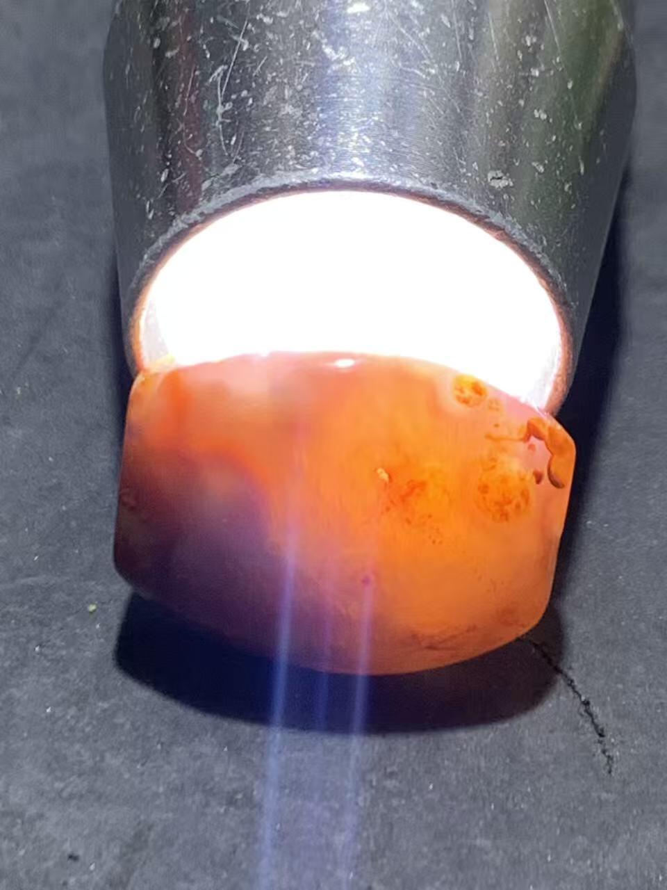 精美紫罗兰冻料草花纹战国红玛瑙勒子一颗！