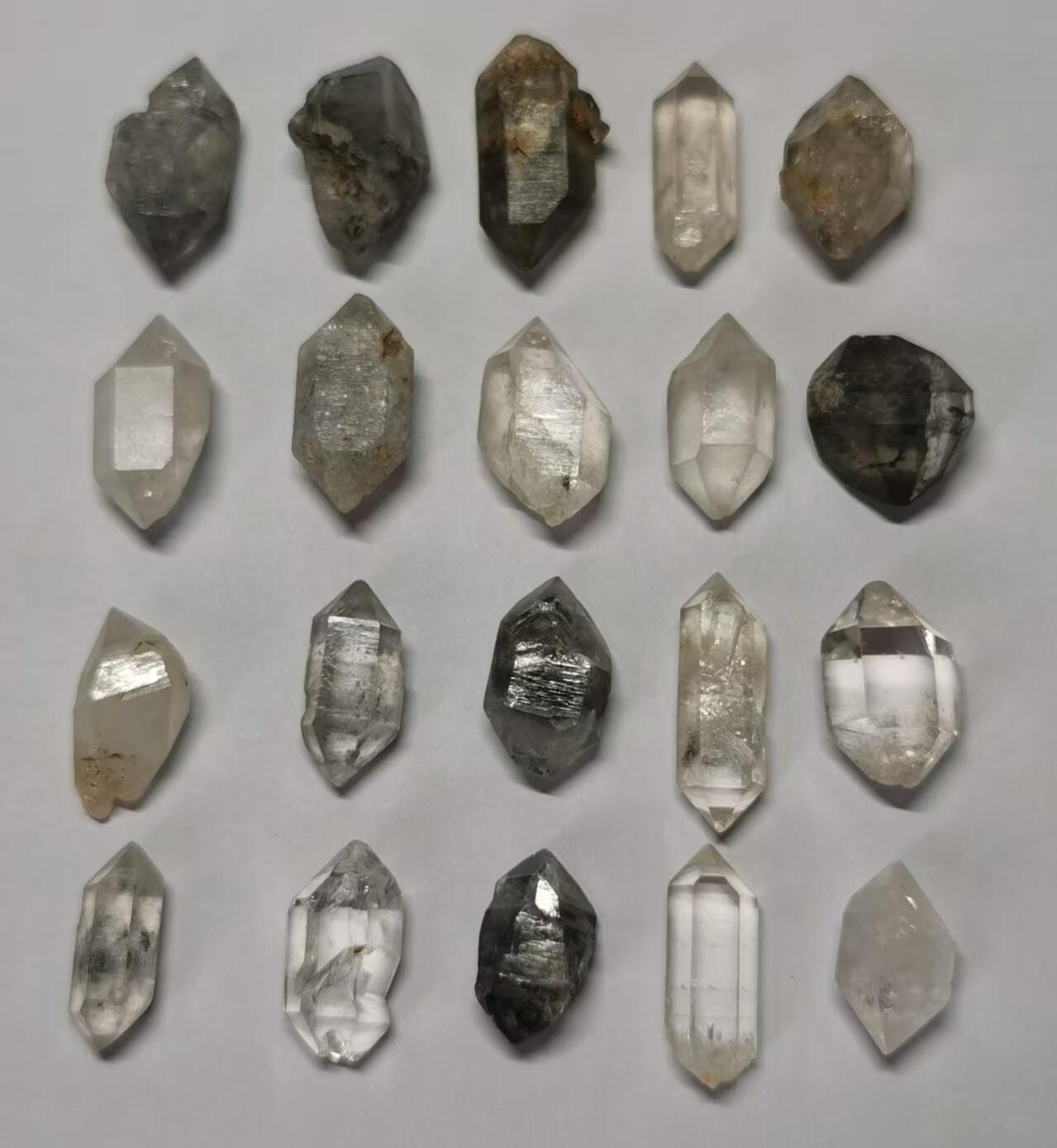 七河·世界世界币章杂件矿标化石小拍（总第38期） 藏家出品 X754（6） 云贵闪灵水晶原石 一组20件 60g左右 本件拍品由合作藏家邮寄