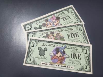 2月24号晚上8点 外国纸币自动截拍第30场 - 迪士尼2001年1-5-10元 近新全套
