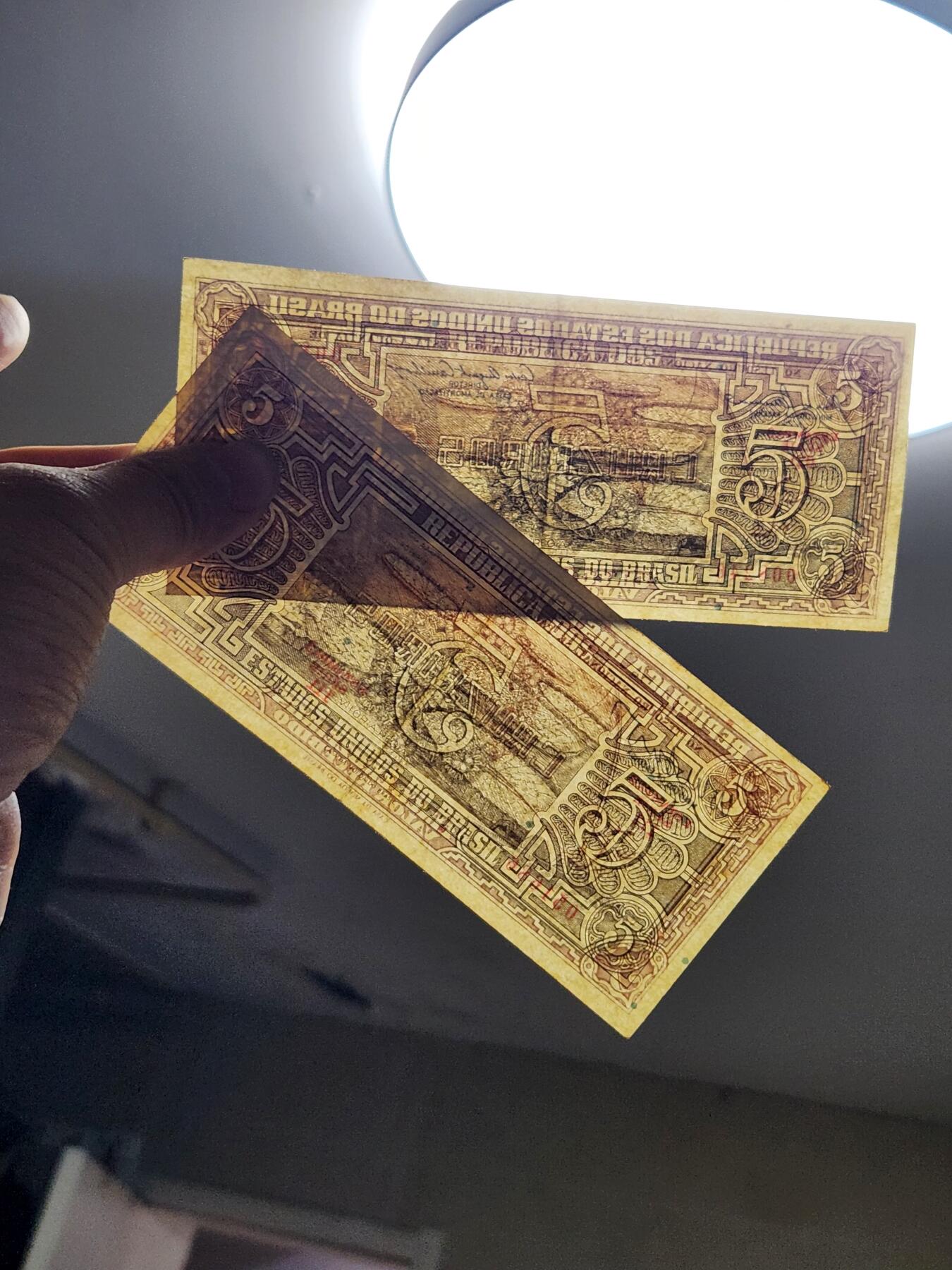 2月24号晚上8点 外国纸币自动截拍第30场 巴西 1961年版 5克鲁塞罗 不同签名一对 美品