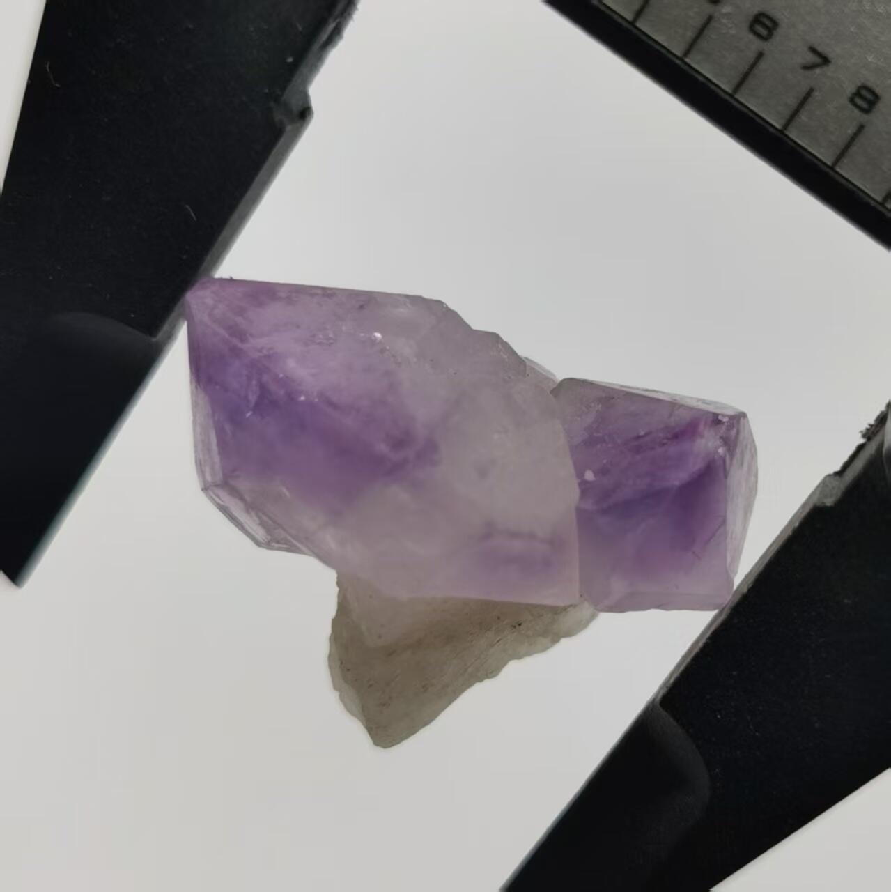 七河·世界世界币章杂件矿标化石小拍（总第38期） 藏家出品 X748（2）马达加斯加紫水晶原石矿标 盒子矿 本件拍品由合作藏家邮寄