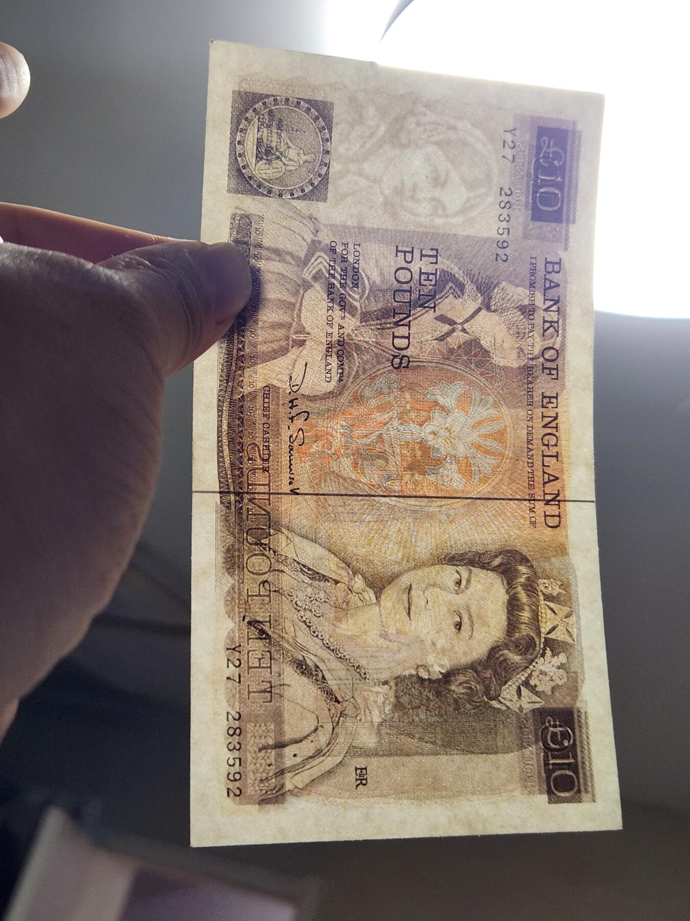 2月24号晚上8点 外国纸币自动截拍第30场 英国10极美品