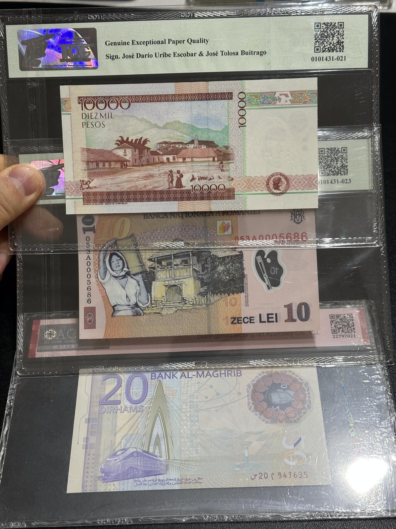 《外钞收藏家》第六百一十二期（ 精选场）（长期征集拍品、欢迎藏友们联系合作） 2012年哥伦比亚1万比索无47尾8 TQG评级+2005年罗马尼亚10雷 千位号 TQG评级+2019年摩洛哥20纪念钞 爱藏评级 乱蛇号