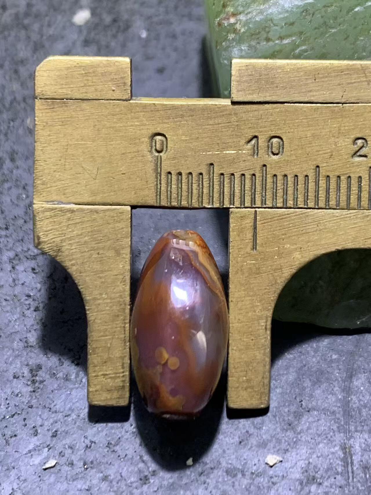 精美紫罗兰冻料草花纹战国红玛瑙勒子一颗！