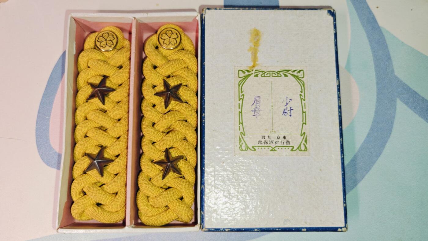 东亚勋章徽章主题拍卖8（120件） 少尉肩章（有原盒）（看简介）
