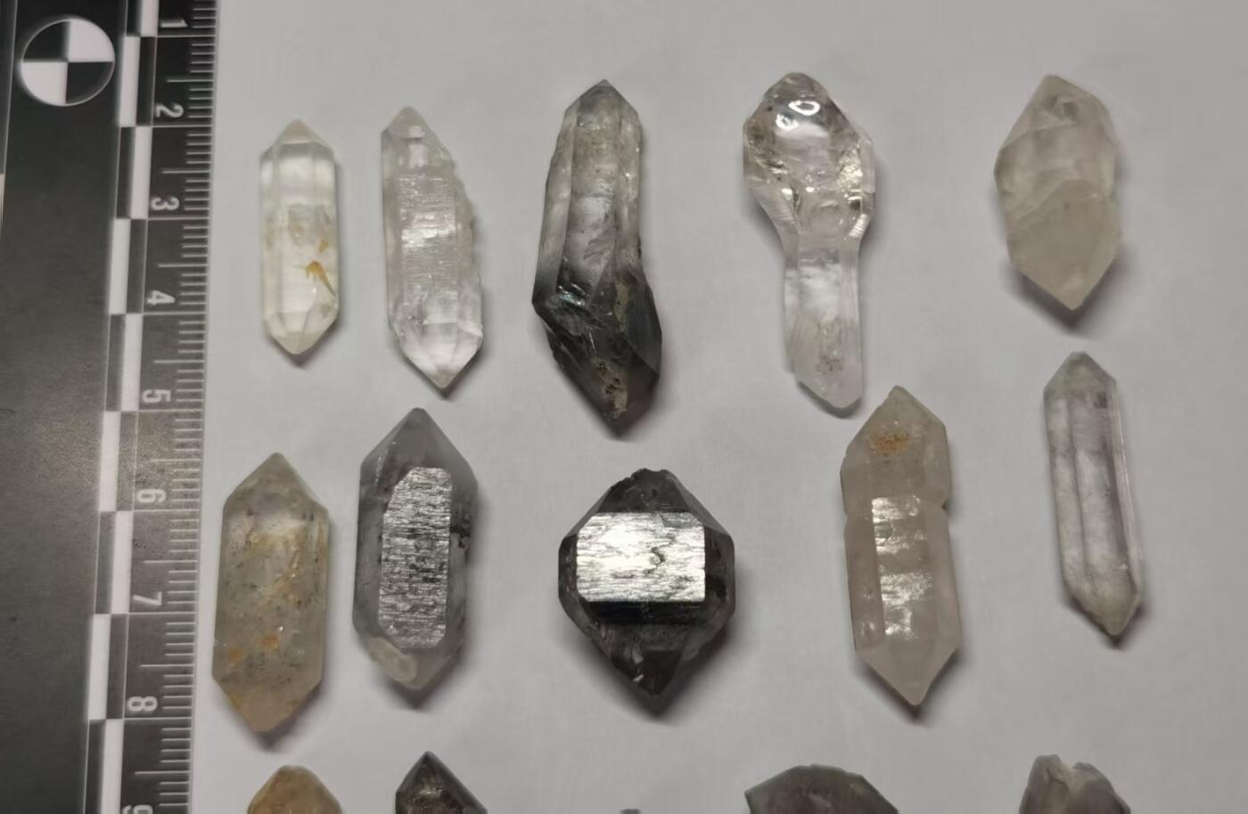 七河·世界世界币章杂件矿标化石小拍（总第38期） 藏家出品 X755（6） 多品种云贵闪灵水晶原石一组15件 50多克 本件拍品由合作藏家邮寄