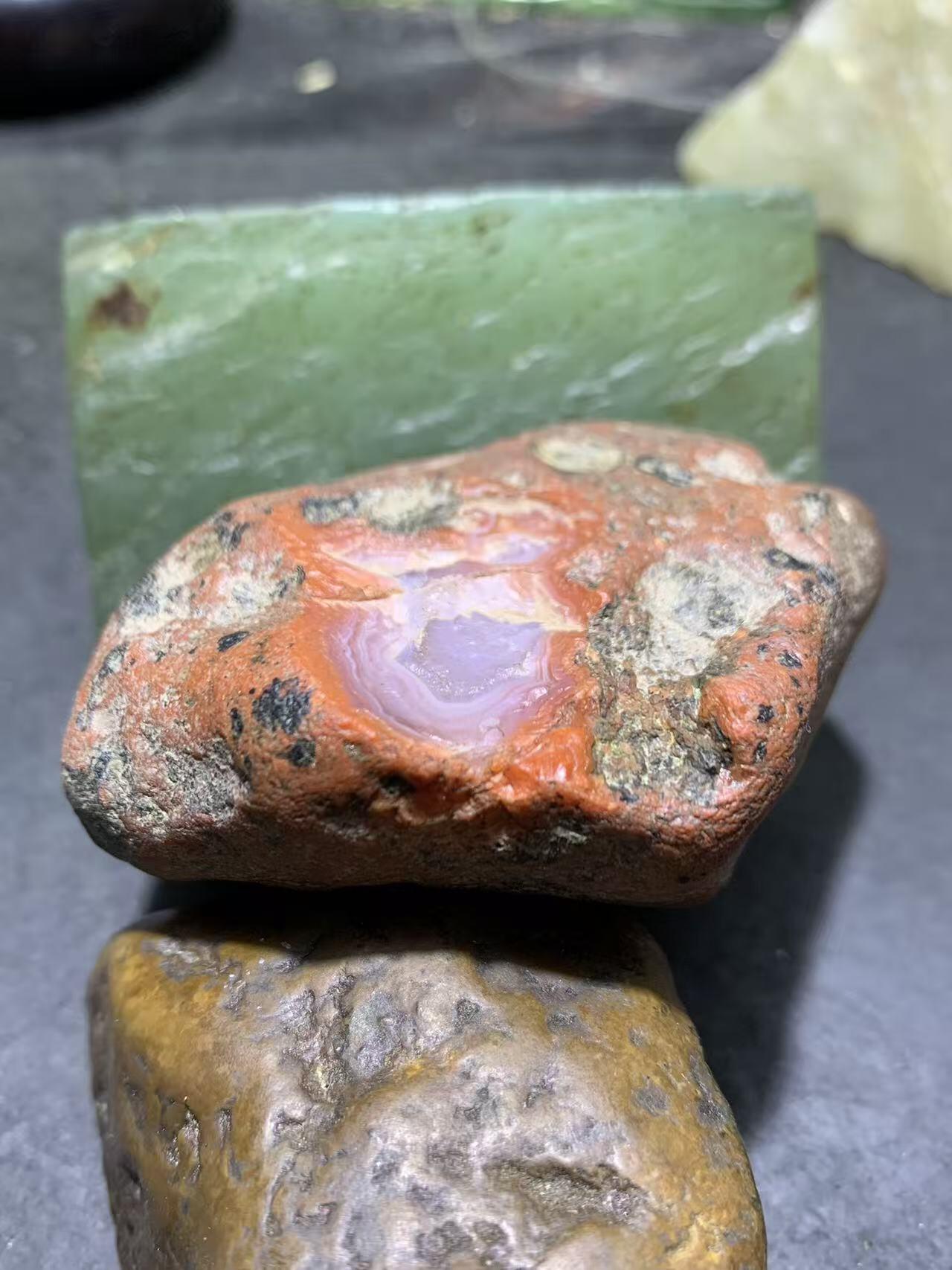 精美川料冰飘红皮开窗料荔枝冻心南红玛瑙原石一颗，