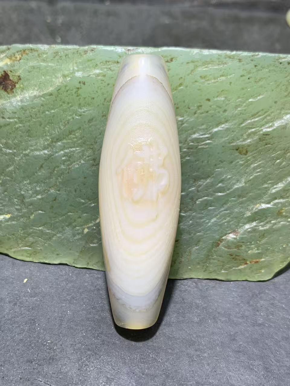 精美高玉化千层纹天眼图案海洋玉髓手工雕刻佛字桶珠一个！