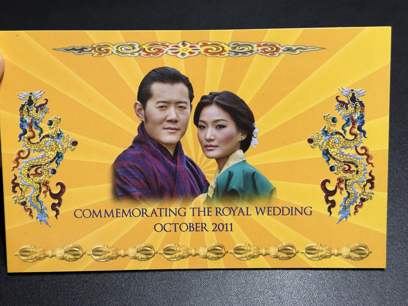 《外钞收藏家》第六百一十二期（ 精选场）（长期征集拍品、欢迎藏友们联系合作） 马来西亚1和5林吉特 AA冠 全同号2张+2011年不丹100纪念钞 都是原装册子