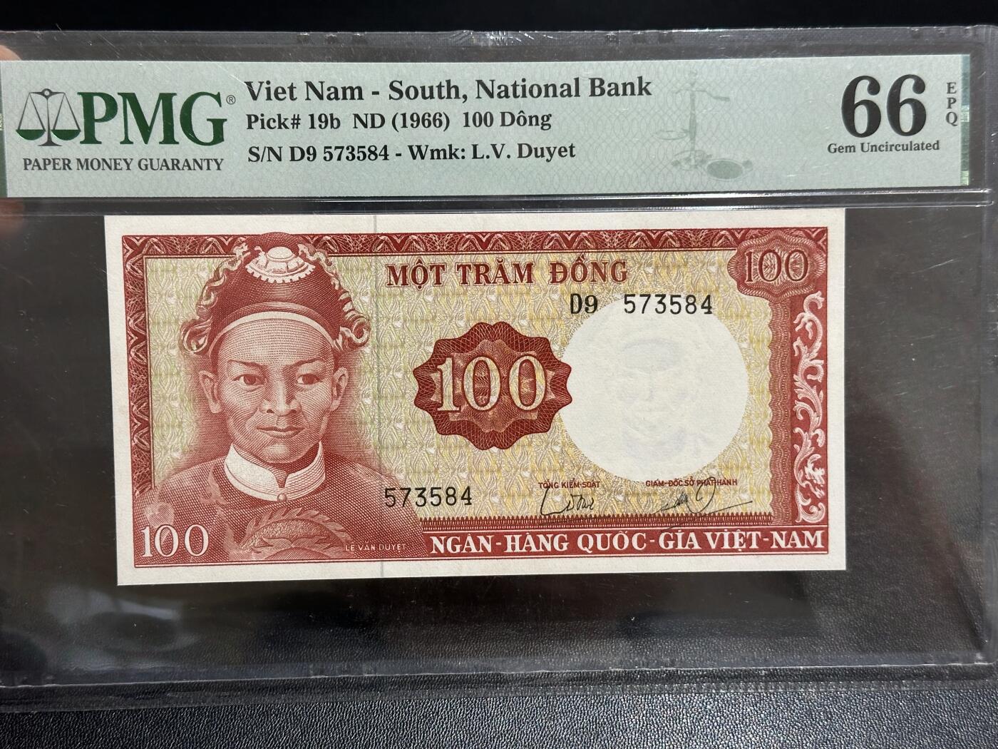 《外钞收藏家》第六百一十二期（ 精选场）（长期征集拍品、欢迎藏友们联系合作） 1966年南越100盾 PMG66 太监水印