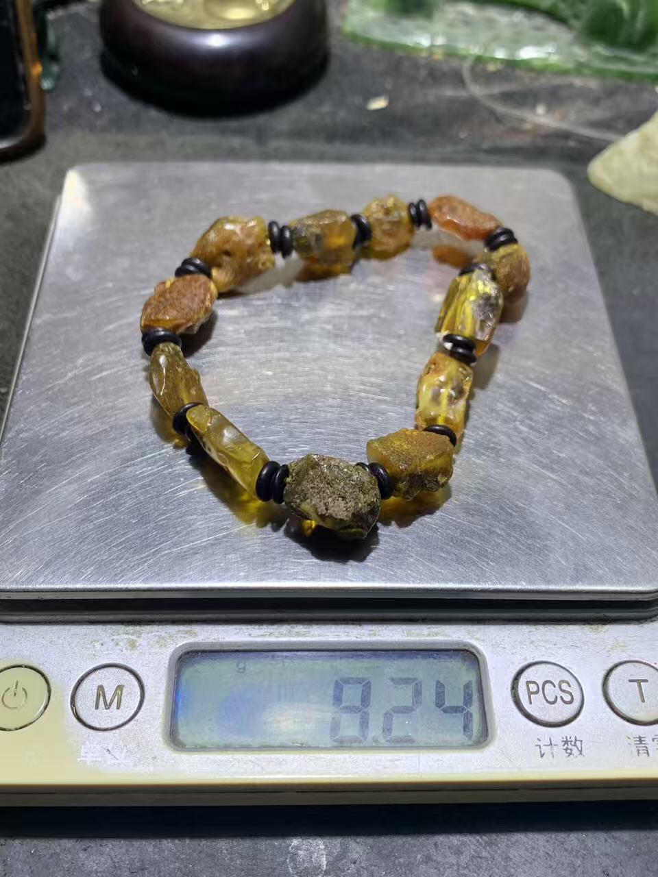原皮蜜蜡随形原石手串一条，