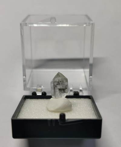 七河·世界世界币章杂件矿标化石小拍（总第38期） - 藏家出品 X736 云贵闪灵水晶原石 盒子矿 本件拍品由合作藏家邮寄