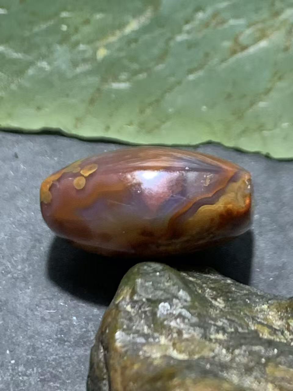 精美紫罗兰冻料草花纹战国红玛瑙勒子一颗！