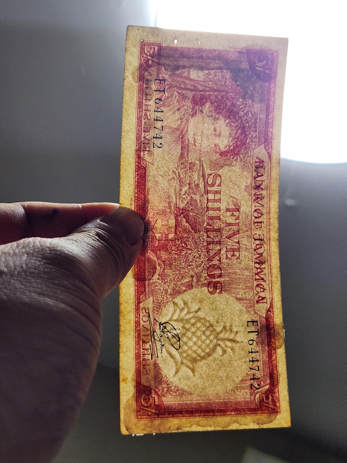 2月24号晚上8点 外国纸币自动截拍第30场 牙买加5先令原票背面粘贴纸