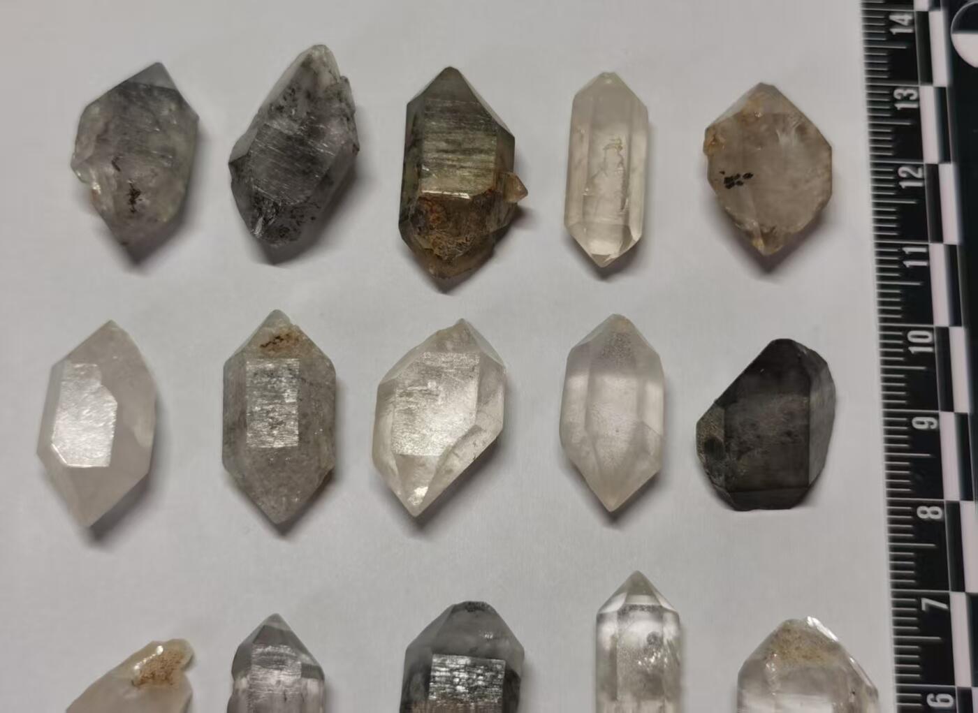 七河·世界世界币章杂件矿标化石小拍（总第38期） 藏家出品 X754（6） 云贵闪灵水晶原石 一组20件 60g左右 本件拍品由合作藏家邮寄