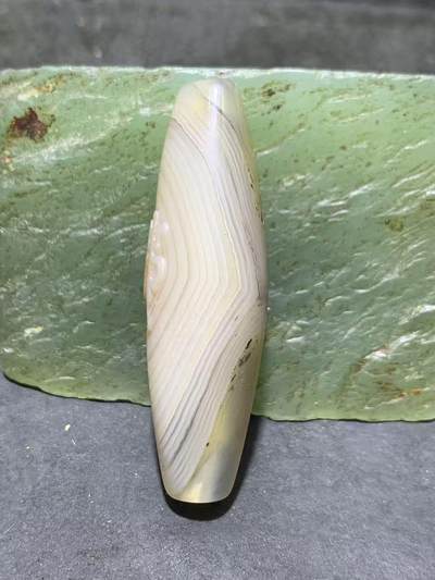 精美高玉化千层纹天眼图案海洋玉髓手工雕刻佛字桶珠一个！ 精美高玉化千层纹天眼图案海洋玉髓手工雕刻佛字桶珠一个！