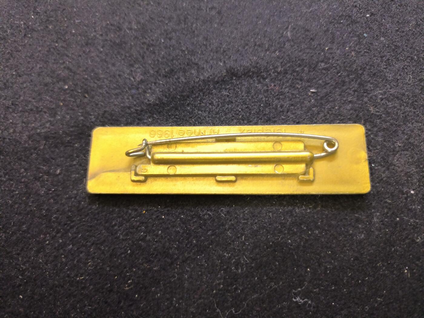 云宸嘉赏-勋臻佳藏新年快速场次（快拍 低佣 一元一手）（新年期间快递正常发） 匈牙利人民共和国人民军姓名牌  姓名牌上的 “P. VAISSIE” 为法语拼写风格，推测属于匈牙利人民军中的少数族裔官兵（如法国裔）或驻匈军事联络官，符合华约军队跨国人员的身份标识惯例