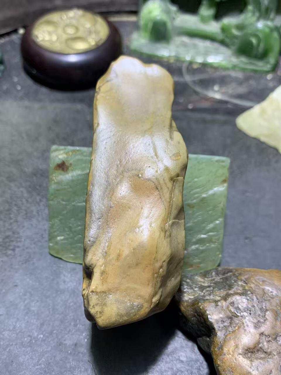 精美罕见新疆多彩泥石原石把件（镇纸，摆件） 一块，