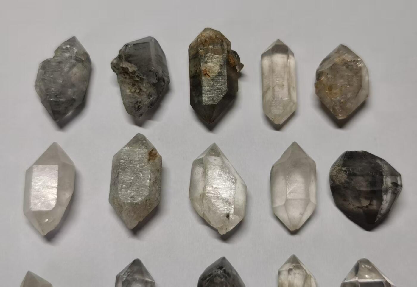 七河·世界世界币章杂件矿标化石小拍（总第38期） 藏家出品 X754（6） 云贵闪灵水晶原石 一组20件 60g左右 本件拍品由合作藏家邮寄