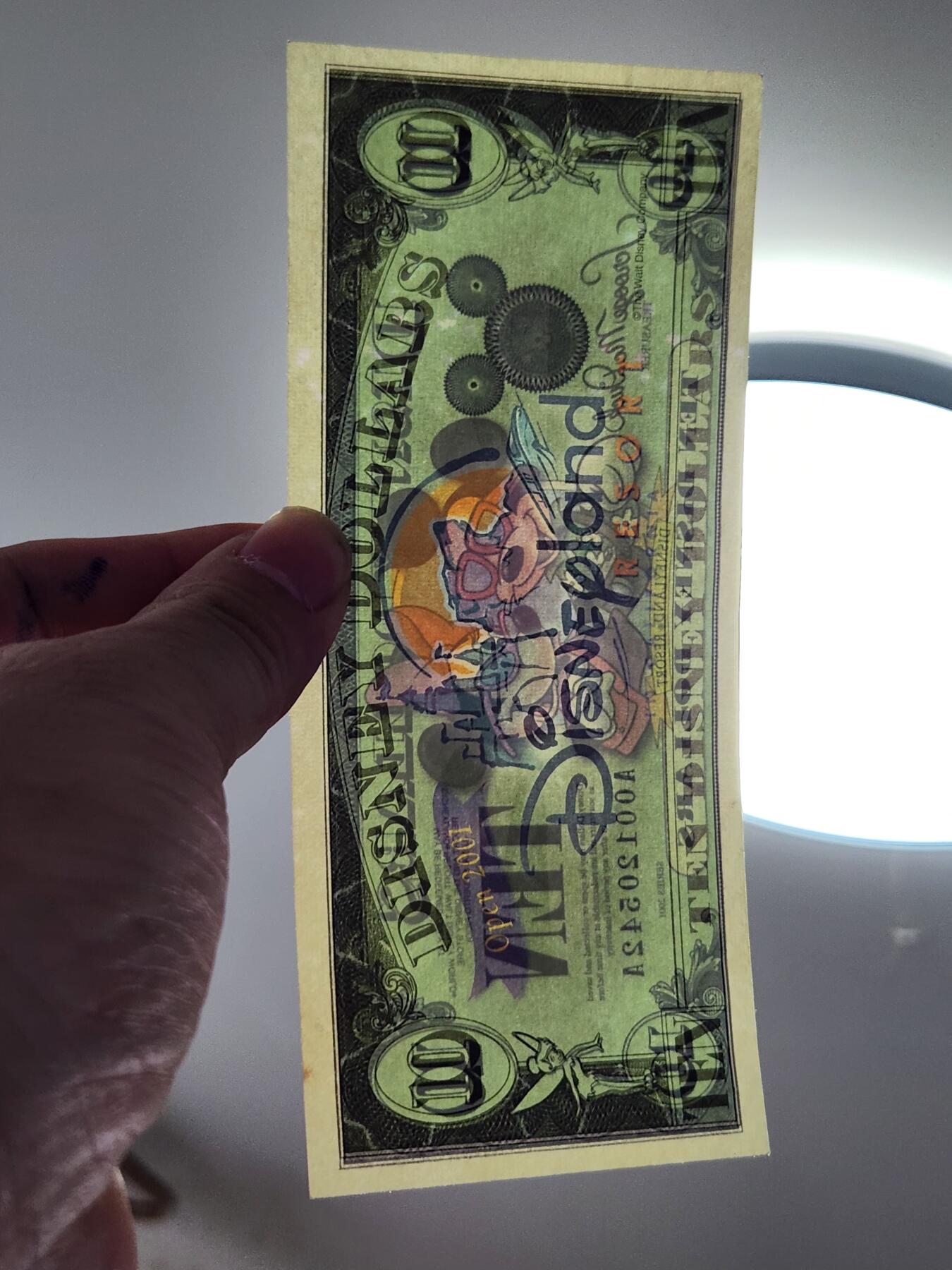 2月24号晚上8点 外国纸币自动截拍第30场 迪士尼2001年1-5-10元 近新全套