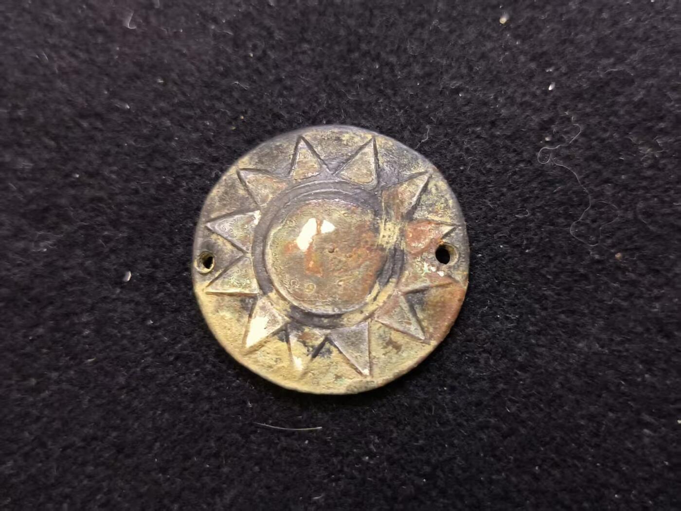 云宸嘉赏-勋臻佳藏新年快速场次（快拍 低佣 一元一手）（新年期间快递正常发） 中华民国国民革命军帽徽 铜胎珐琅 厚重  二战原品赠友佳品