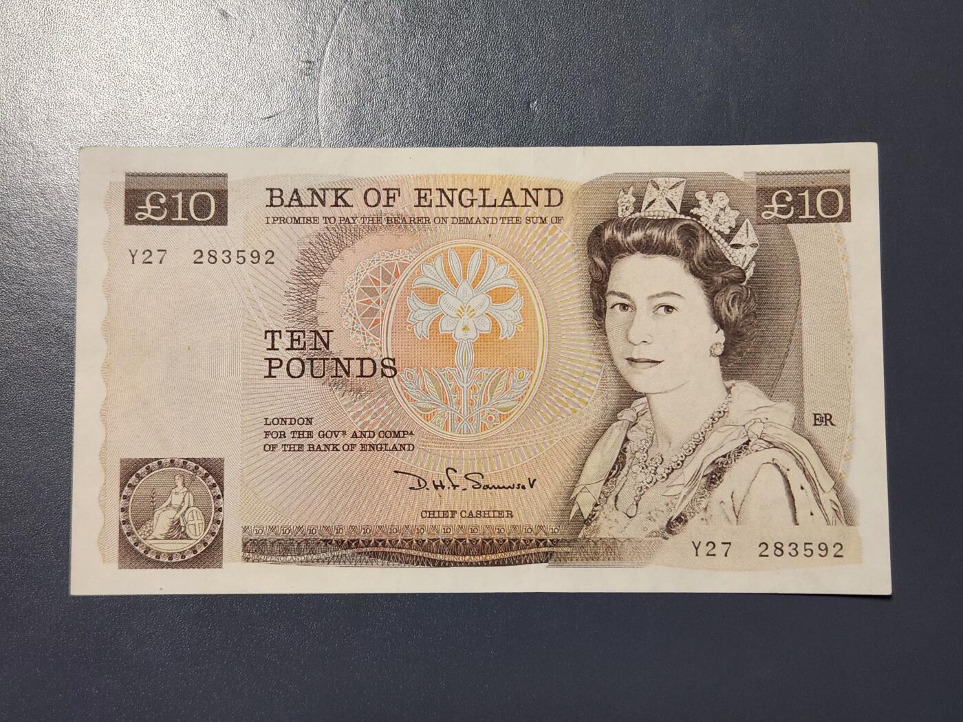 2月24号晚上8点 外国纸币自动截拍第30场 英国10极美品