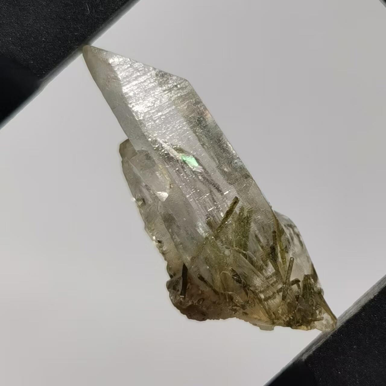 七河·世界世界币章杂件矿标化石小拍（总第38期） 藏家出品X746（10）巴西白水晶与绿碧玺共生水晶原石矿标（盒子矿） 本件拍品由合作藏家邮寄