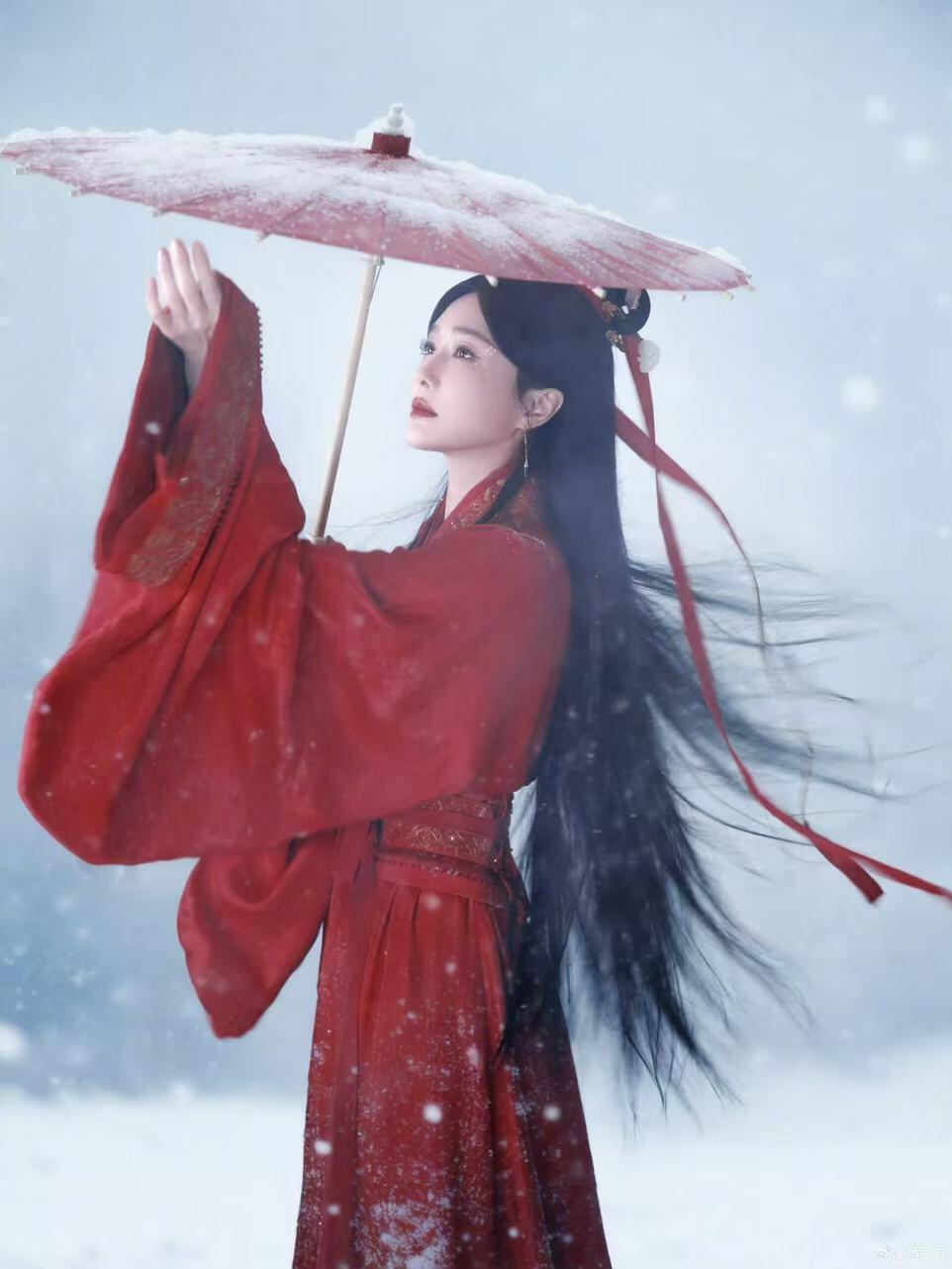 零元拍：桃灼千年，岚映春台，2026马年春晚《贺花神》桃花花神息夫人扮演者秦岚亲签三月桃花花神春帖。