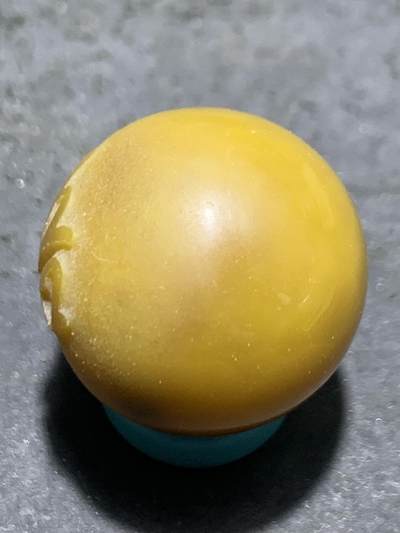 精美高玉化亚光冻料鸡油黄战国红玛瑙手工俏色巧雕悟字珠一个， 精美高玉化亚光冻料鸡油黄战国红玛瑙手工俏色巧雕悟字珠一个，