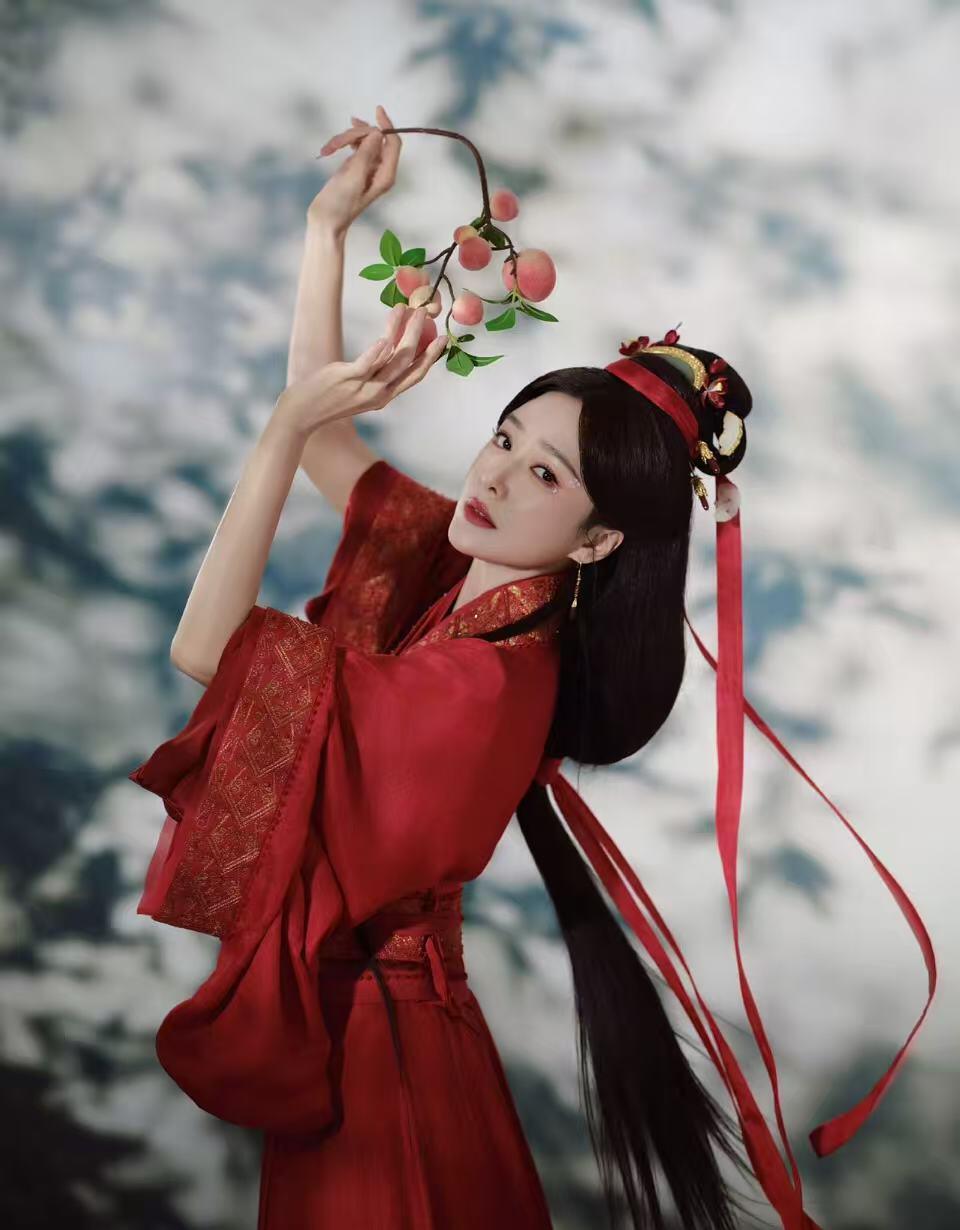 零元拍：桃灼千年，岚映春台，2026马年春晚《贺花神》桃花花神息夫人扮演者秦岚亲签三月桃花花神春帖。