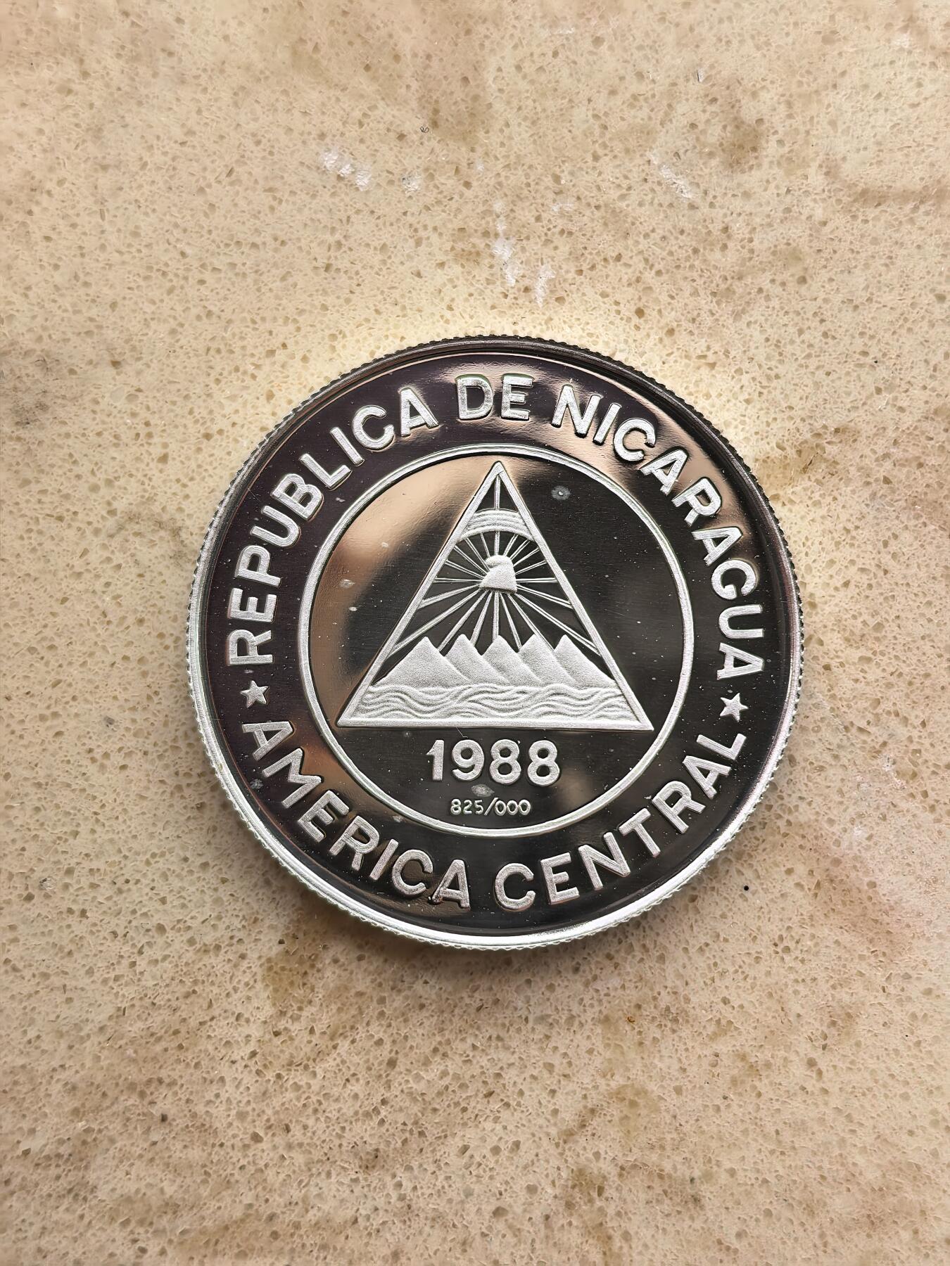 道一币馆币章第一百六十七场 尼加拉瓜1988年墨西哥世界杯2000科尔多瓦精制银币 16.6g 825s