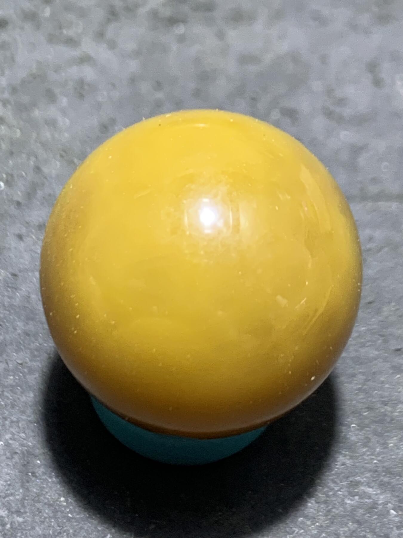 精美高玉化亚光冻料鸡油黄战国红玛瑙手工俏色巧雕悟字珠一个，