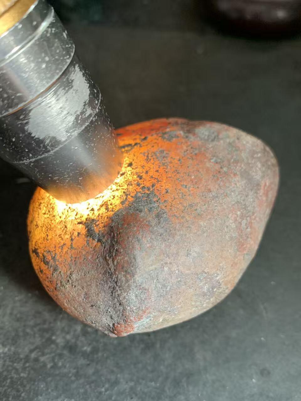 精美冻料红皮开窗料柿子红冻料南红玛瑙原石一颗，